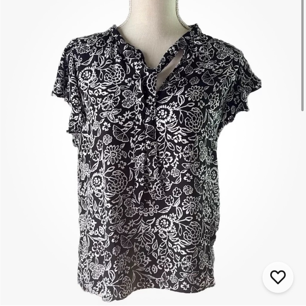 LOFT Black White Floral V Neck w/ Tie Blouse Ruffle Short Sleeve Size MP